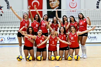 Antalya'da Muratpaşa'nın Sultanları sahadan 3-0’lık galibiyetle ayrıldı