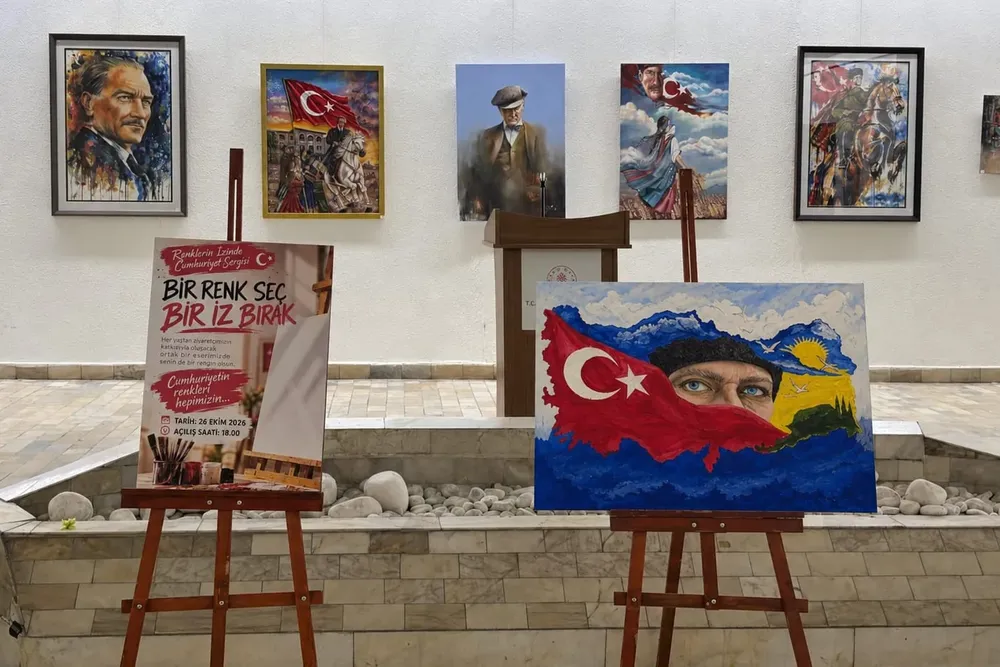“Renklerin İzinde Cumhuriyet Sergisi” Bursa'da kapılarını açtı