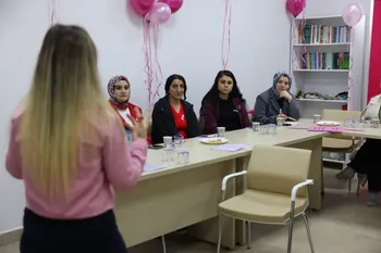 Pembe farkındalıkla erken teşhise güçlü vurgu
