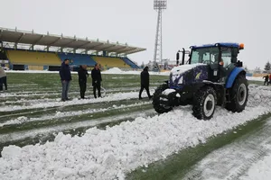 Ağrı’da müdür traktörle sahaya indi