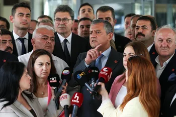 Özgür Özel’den 