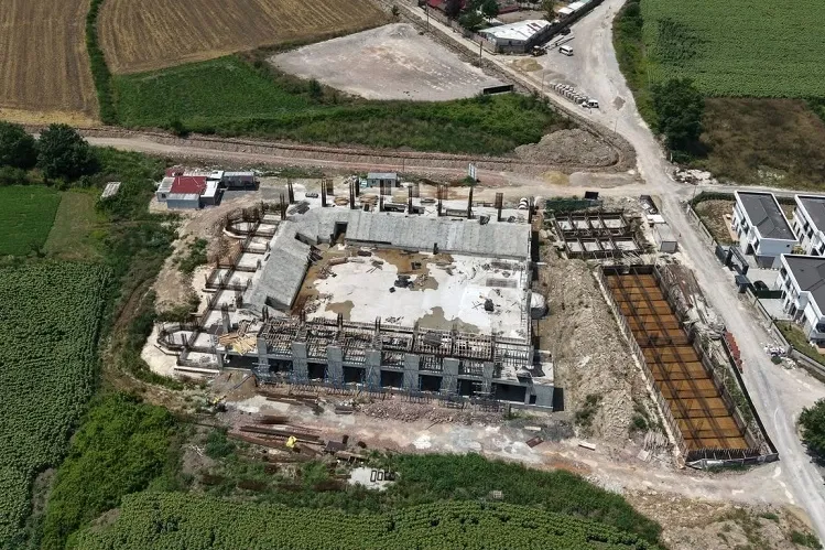Sakarya'da bin 500 kişi kapasiteli yeni spor salonu hızla yükseliyor