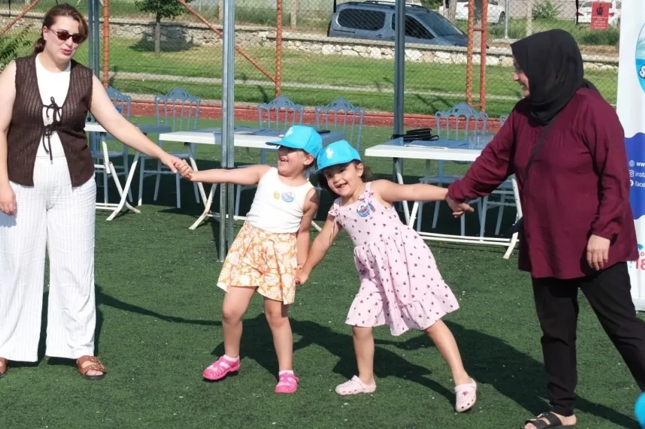 Eskişehir'de çocuklar ve aileler su kahramanı oldu
