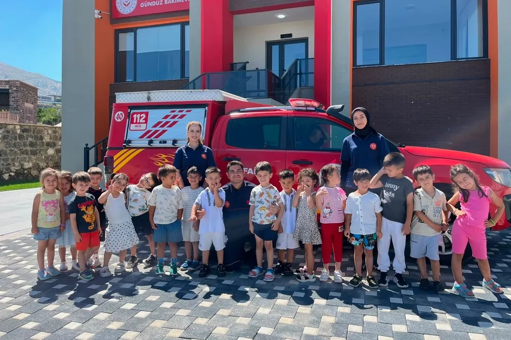 Kayseri İtfaiyesi'nden miniklere yangın eğitimi