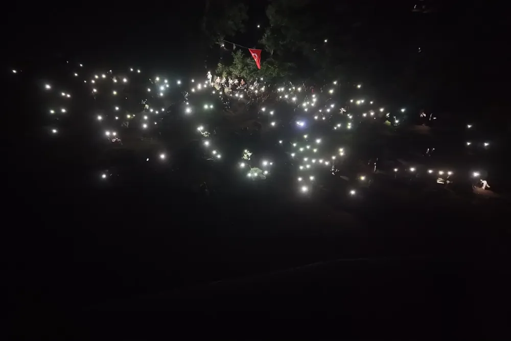 Bursa Yenişehir'de binlerce kişi gözlerini gökyüzüne çevirdi