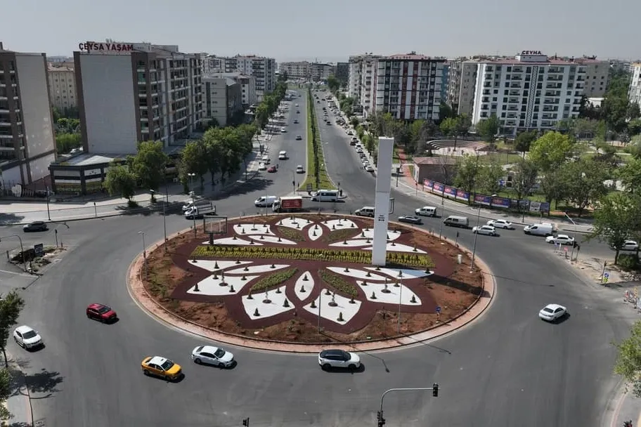 Diyarbakır Fırat Bulvarındaki kavşak kurakçıl peyzajla yenilendi