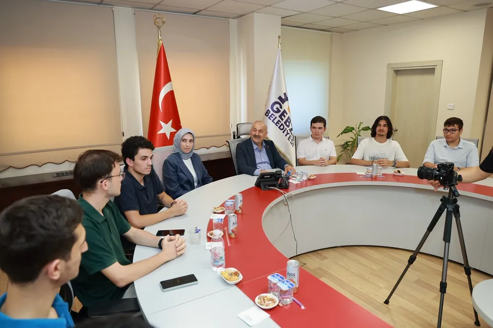 Gebze'de Başkan Büyükgöz YKS şampiyonlarını ağırladı