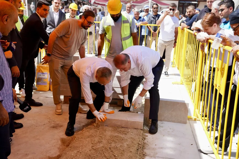 Eyüpsultan Meydanı yenileniyor... İlk taşı Nuri Aslan koydu