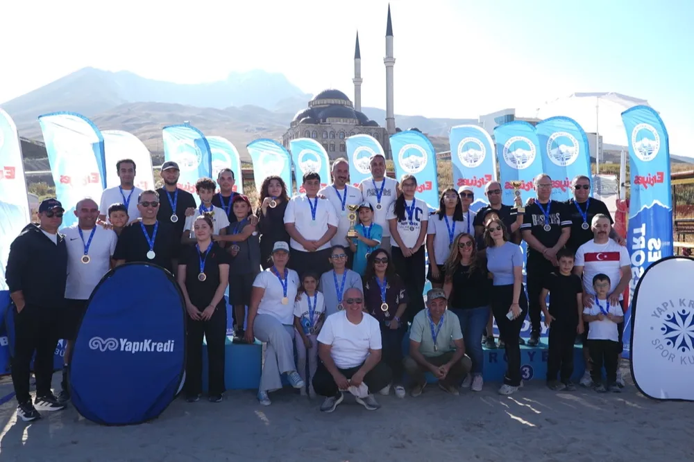 Erciyes'te plaj voleybolu turnuvası