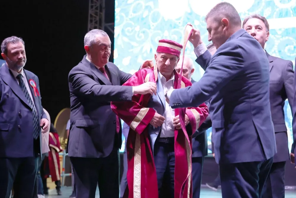 KAYSO’nun Yılın Ahisi Mustafa Suat Köylüoğlu kaftan giydi