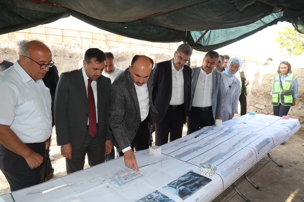 Konya’da Larende Kapısı kazı çalışmaları incelendi