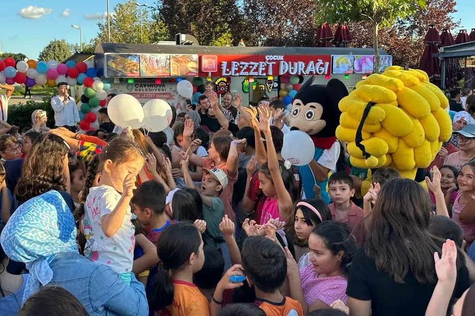 Kocaeli Çayırova’da çocuklara ‘Yaza Veda’ eğlencesi